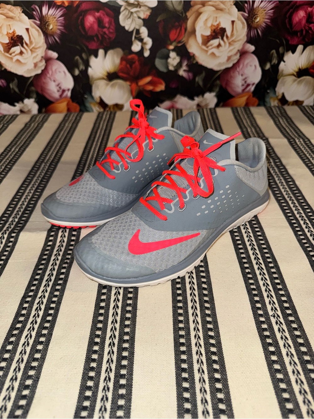 Nike Women’s Gray Athletic Shoes with Neon Pink Accents, Size 7